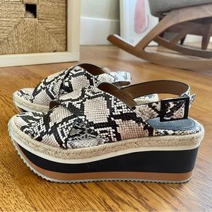 Enzo Angiolini Wedge Sandal Snake Print Size 9